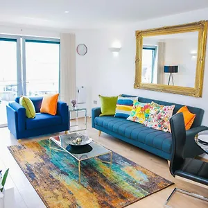 https://riverside-2-bed-apartment-london.cambridgehotelsuk.com